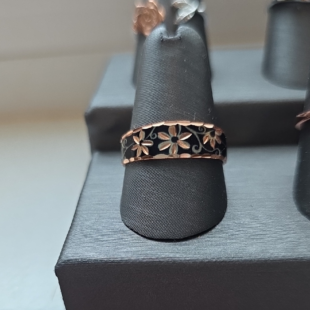 Floral Black and Gold Women's Ring